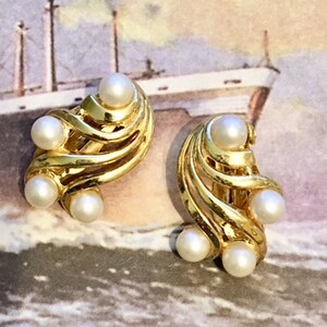 Vintage Crown Trifari Faux Pearl Earrings 540 image 3