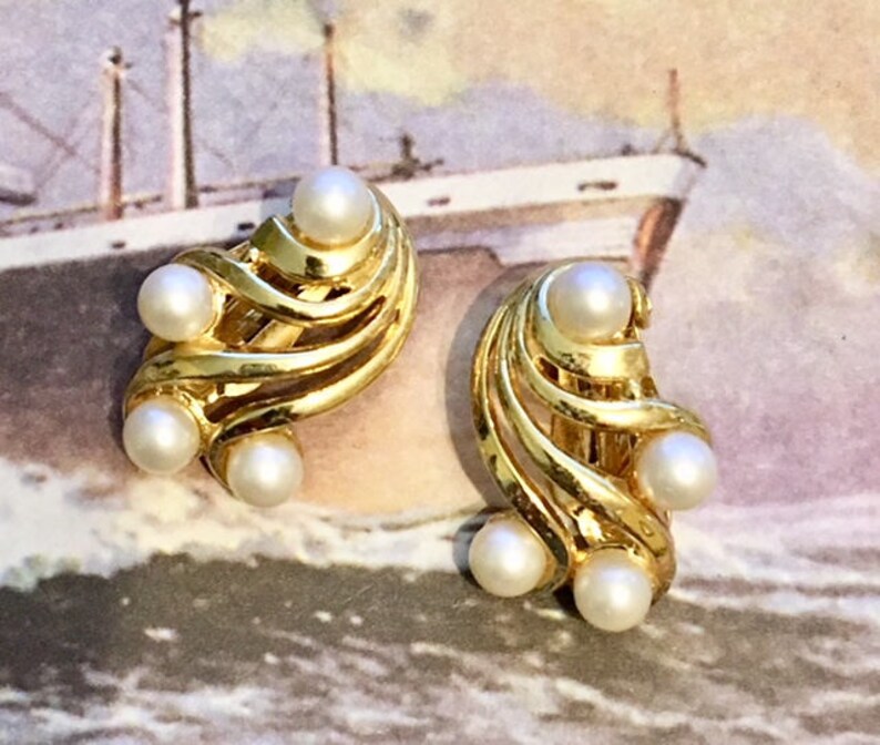 Vintage Crown Trifari Faux Pearl Earrings 540 image 3