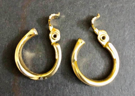 Vintage MONET Earrings                             614 View 4
