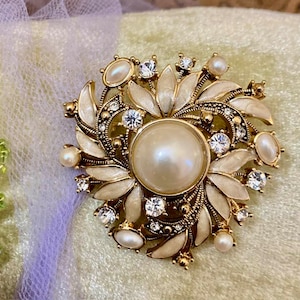 Vintage Monet Faux Pearl Brooch 780 image 1