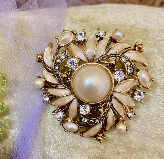 Vintage  Monet Faux Pearl Brooch                 … - image 1