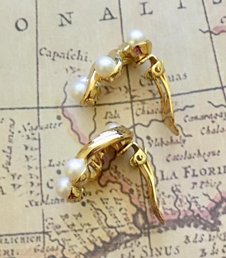 Vintage Crown Trifari Faux Pearl Earrings 540 image 5