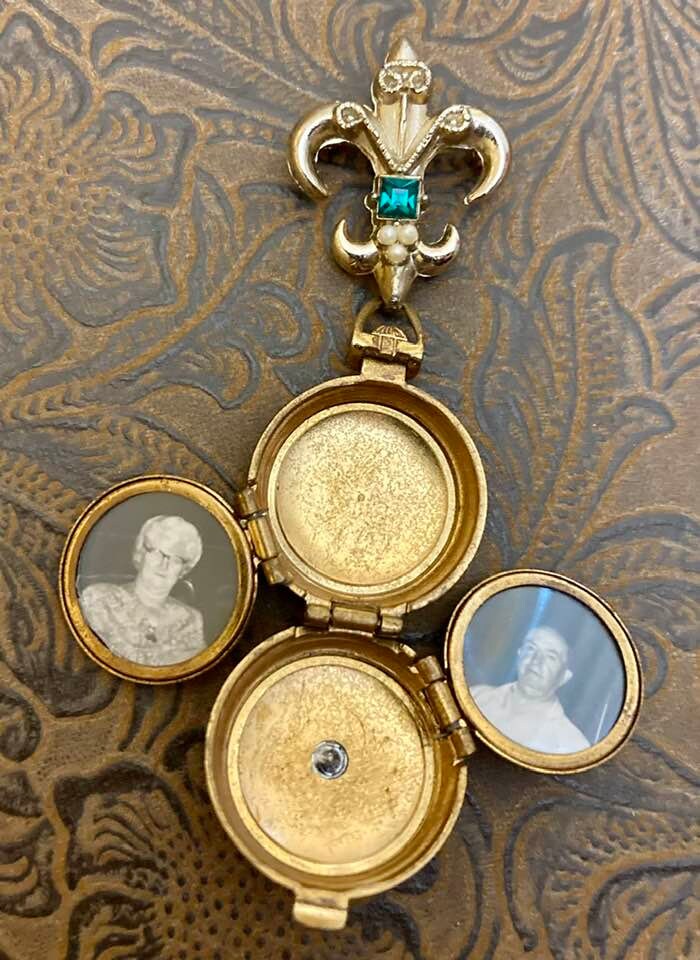 ヴィンテージ コロ ペガサス シャトレーヌ ブローチ ピクチャー