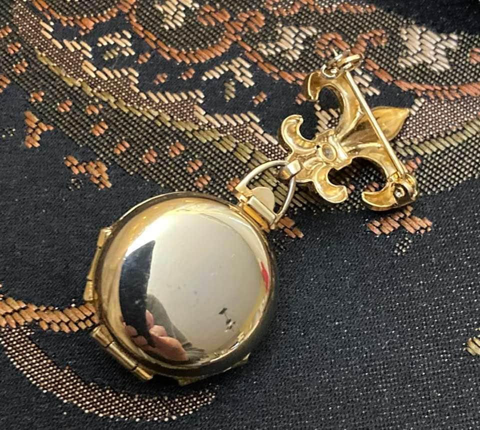 ヴィンテージ コロ ペガサス シャトレーヌ ブローチ ピクチャー