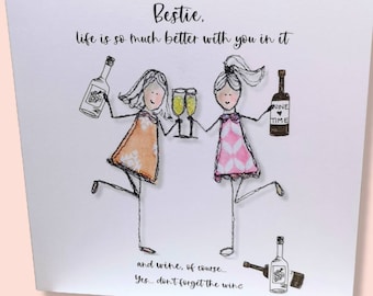 Peut inclure: Une carte de vœux avec une illustration dessinée à la main de deux amies trinquant avec des verres de vin. La carte dit "Bestie, la vie est tellement mieux avec toi et du vin, bien sûr... Oui... n'oublie pas le vin."