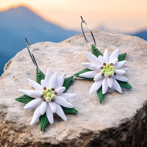 Edelweiss Flower Earrings, Alpine Floral Jewelry, Handmade Polymer Clay Earrings, Nature-Inspired Earrings, Unique Gift for Her