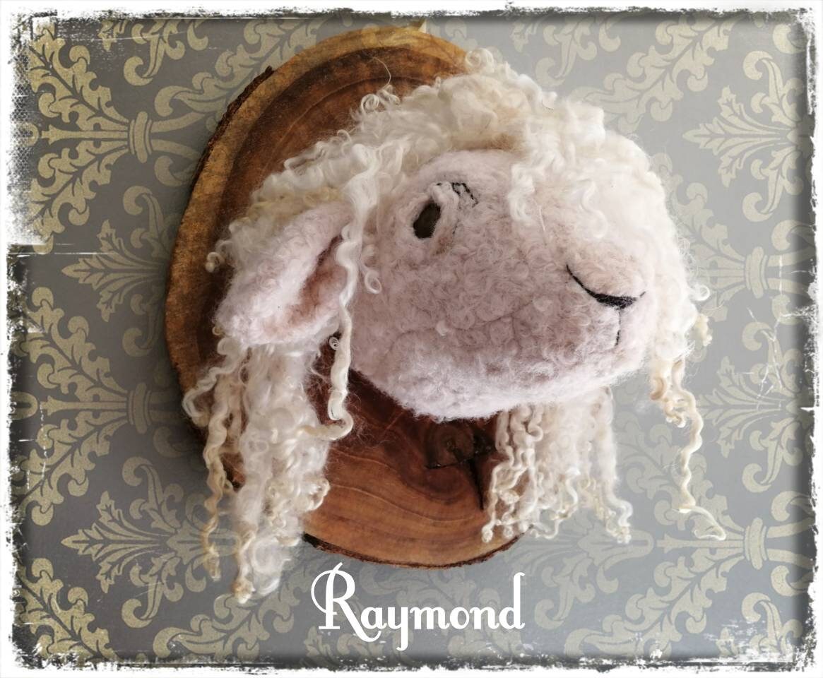 Mouton Trophée en Tissu