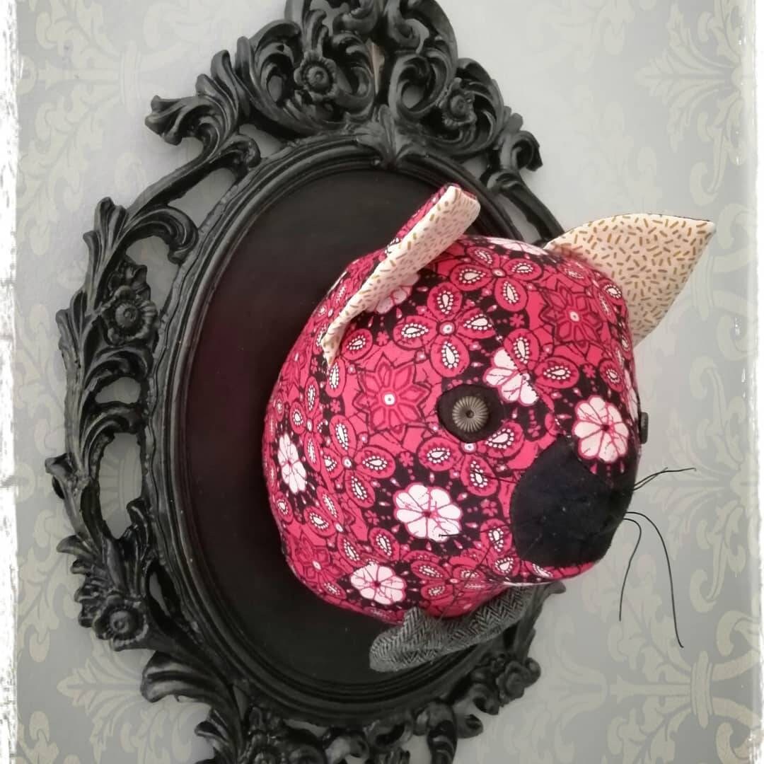 Chat Trophée en Tissu