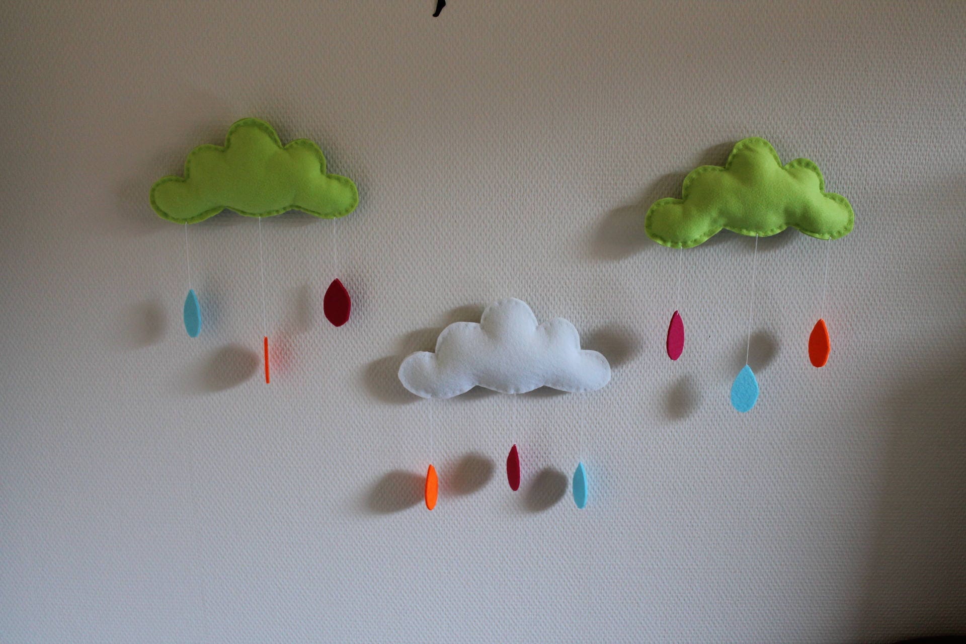 Mobile Bébé Nuages Vert Anis et Blanc