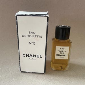 Vintage Perfume Chanel No 5: 0.64 oz / 19 ml - Eau de Toilette