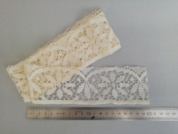 Ancienne large dentelle pour lingerie couture mercerie
