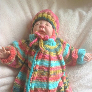 hand-knitted trolley bag with belt slit and matching cap 0-6 months