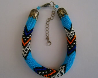 Bracelet made of geometric patterned crochet.