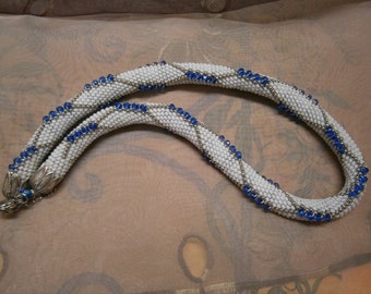 Crocheted necklace in rock beads and faceted beads