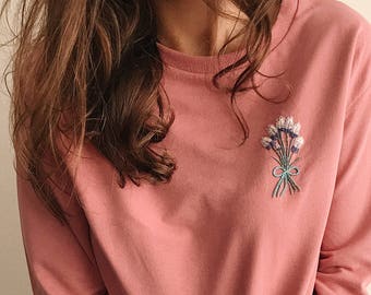 Süßes Crewneck Lavendel Stickerei Sweatshirt, Personalisiertes Geschenk, Damen oversized pink Sweatshirt, Weihnachtsgeschenke für sie, Urlaubsbekleidung