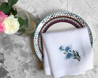 Personalized wedding handkerchief, High quality hand embroidery, Linen napkins, Wedding table setting, Bridal shower napkins, Bride gift