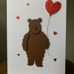 Tarjeta de San Valentín hecha a mano con un oso sosteniendo un globo en forma de corazón, tarjeta de felicitación en 3D, tarjeta reciclada