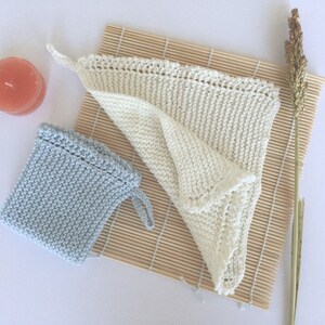 Blue and ecru face and body washcloths, hand-knitted cotton washcloths, soft Spa Hammam washcloths, responsible Oeko Tex cotton wipes