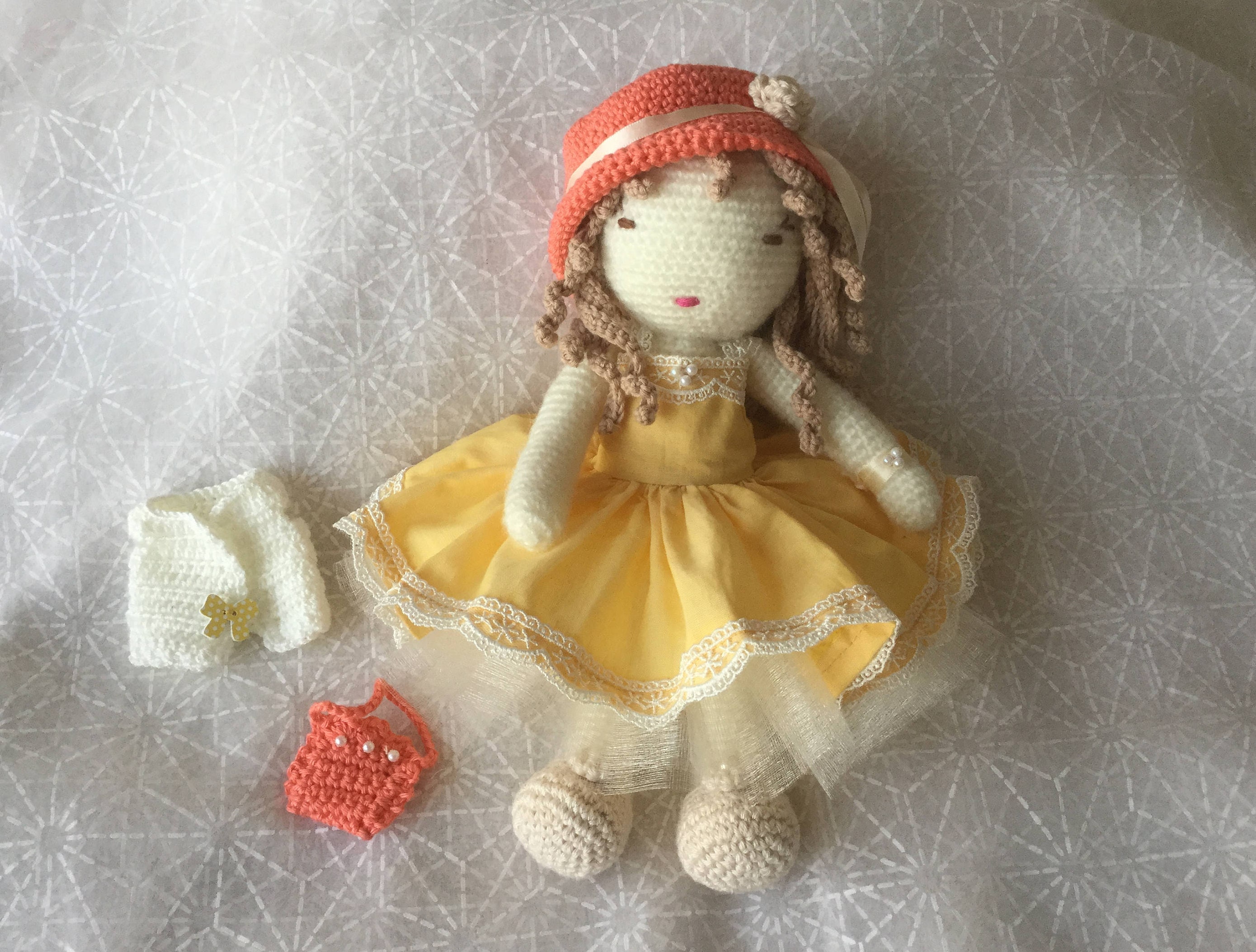 Poupée Artisanale Amigurumi Princesse Camille, Poupée Romantique Fait Main, Poupée Souple Unique Col