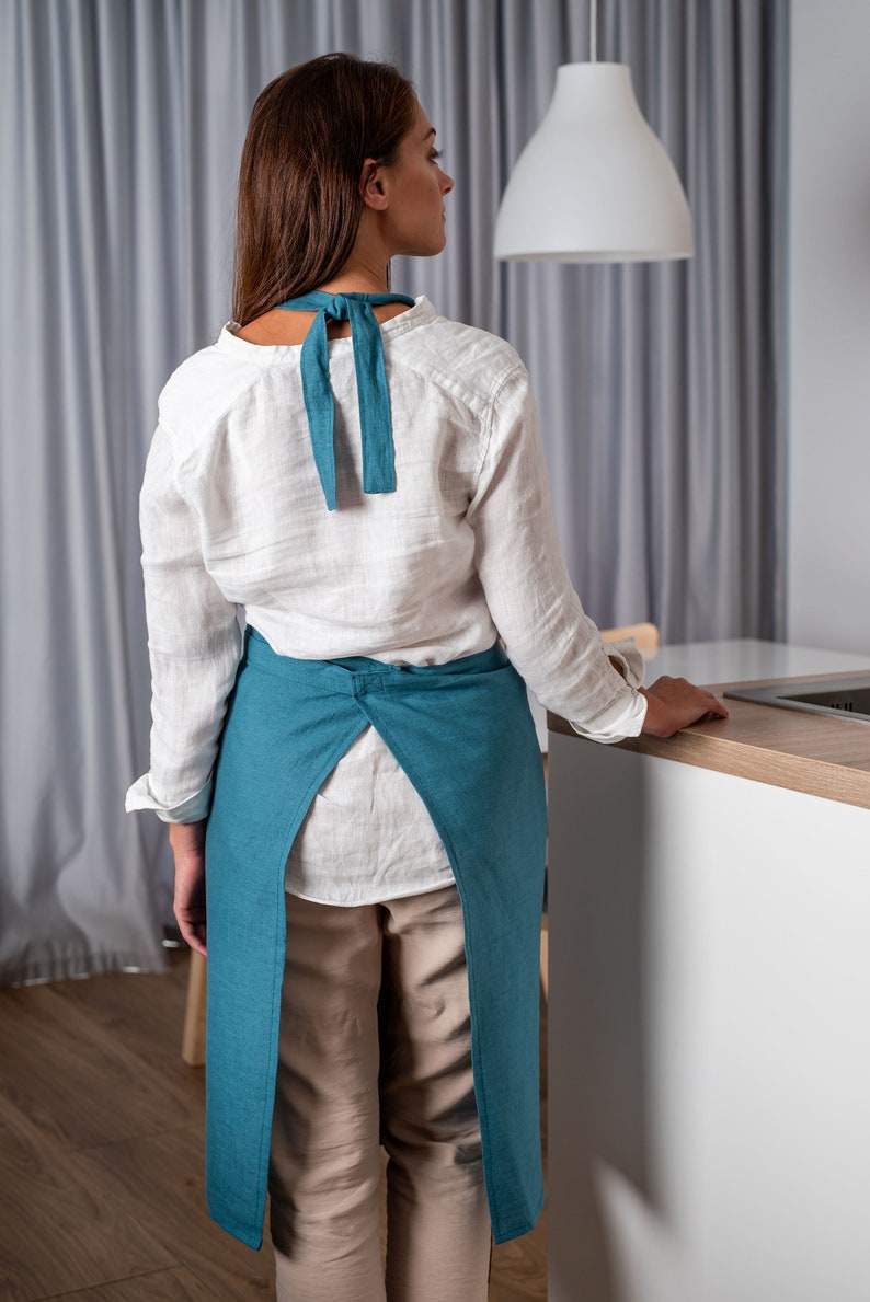 Teal blue linen apron. Classic kitchen apron with two front pockets. Full linen apron. Gardening apron. Barista apron. Various colors. image 3