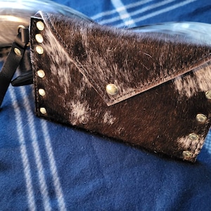 Schwarze Haar-Haar-Mini-Clutch aus Leder