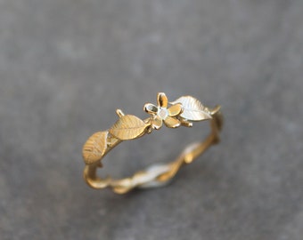 “Crown of flowers” ring 18k yellow gold