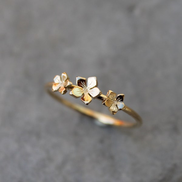 Bague trois fleurs or jaune 18k