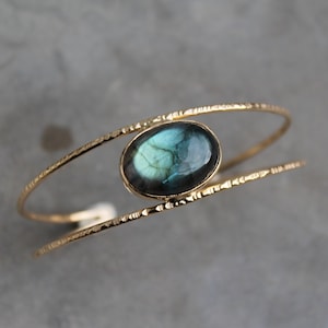 Gold-plated and labradorite hammered bracelet