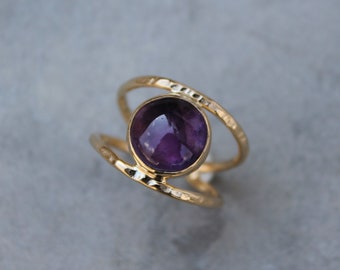 Bague martelée et améthyste