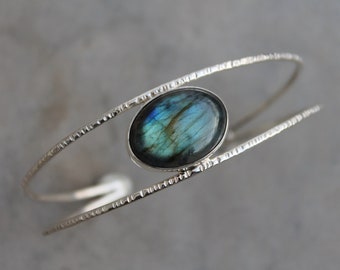 Hammered silver and labradorite bracelet