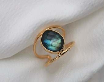 Bague martelée et labradorite