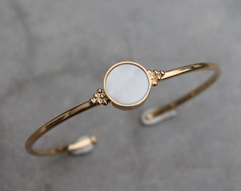 Adjustable gold-plated and mother-of-pearl bracelet