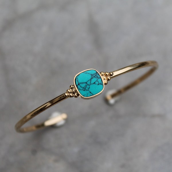 Adjustable gold-plated and turquoise bracelet