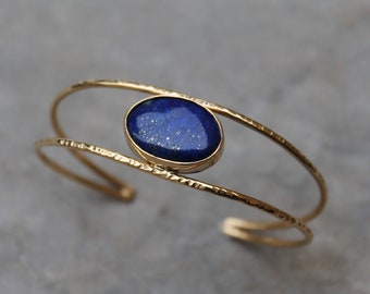 Hammered bracelet and lapis lazuli