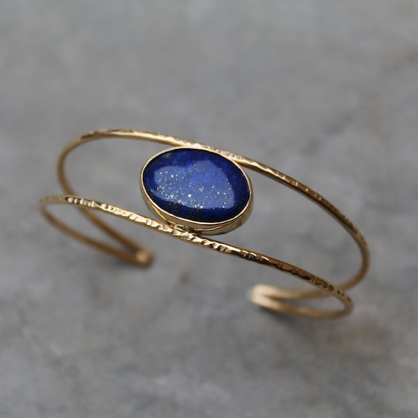 Bracelet martelé et lapis lazuli