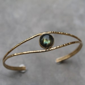 Hammered bracelet and labradorite