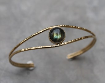 Hammered bracelet and labradorite