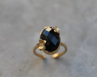 Bague fleurs et onyx