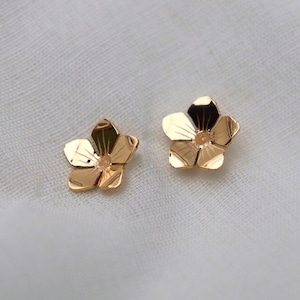 Gold-plated flower earrings image 1