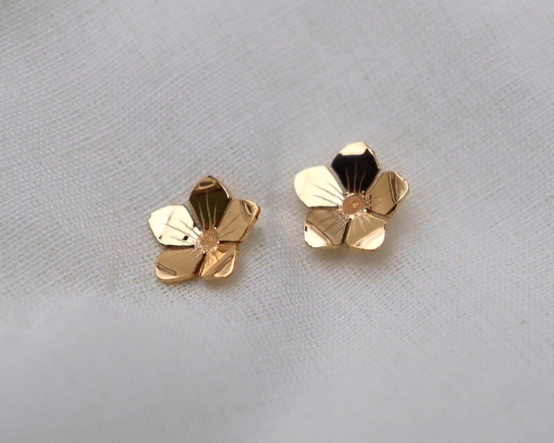 Gold-plated flower earrings image 1