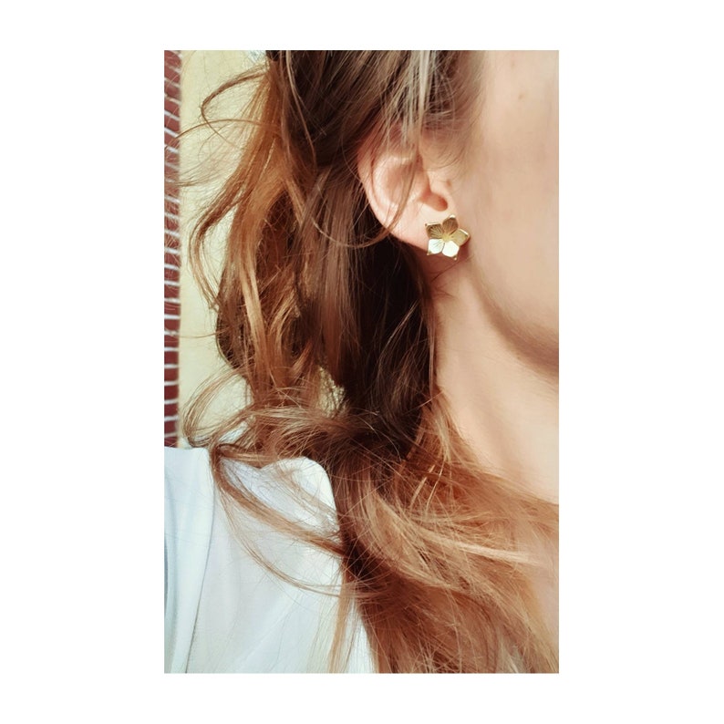 Gold-plated flower earrings image 5