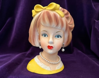 Vaso vintage Relpo Head, anni '60, donna con fiocco giallo per capelli, 5 3/4"