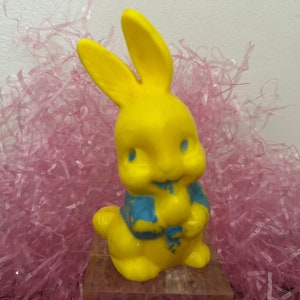 Vintage IRWIN RUBBER Rabbit Squeeze Toy EASTER BUNNY Yellow w/ Egg