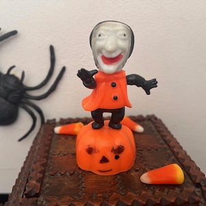 Halloween Fun! Vintage Fun World Witch Push Puppet   Hard Plastic 1960s Dancing Witch