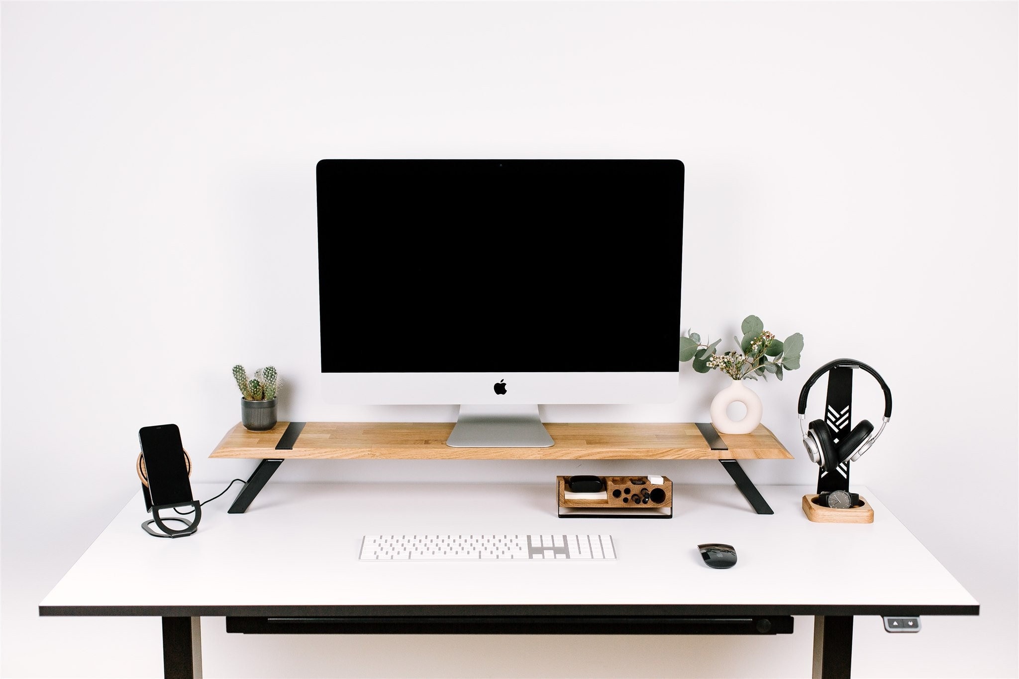 Home Office Setup / Schreibtisch / Monitor / Halterung in Hessen