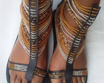 EN VENTE sandales spartiates - gladiateurs masaï - chaussures de gladiateurs - spartiates - gladiateurs en perles masaï - sandales artisanales - cadeau femme