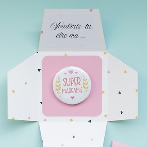 badge, magnet ou porte cle pour faire demande marraine, idee cadeau marraine, idee pour annonce grossesse, annonce marraine, bapteme