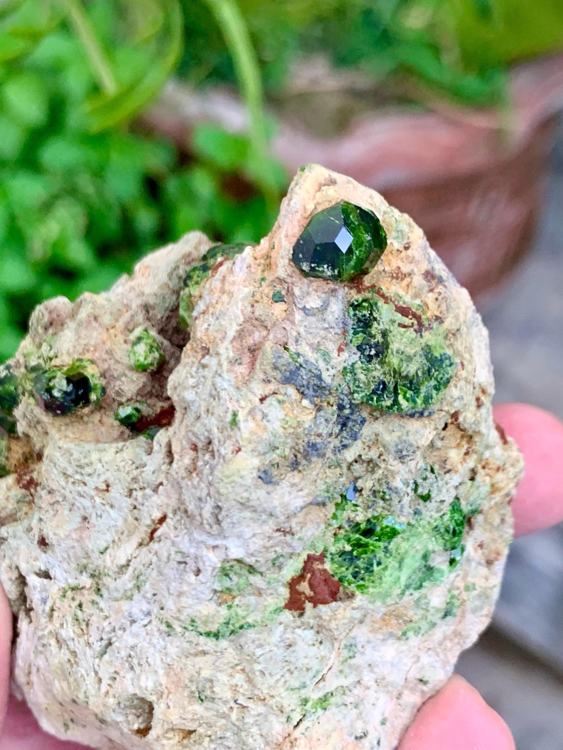 母岩上のデマンティオドガーネット結晶、187グラム - Etsy 日本
