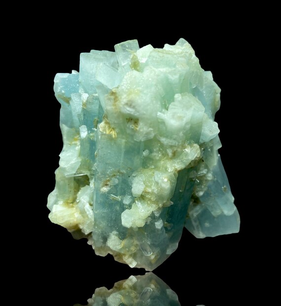 【パキスタン/スカルドゥ産】アクアマリン パキスタン、スカルドゥ産アクアマリン結晶クラスター、304グラム