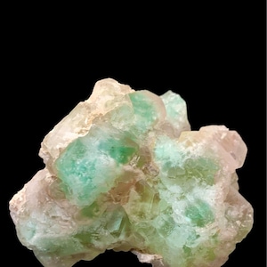 Cristal de fluorita bicolor natural de Naghar Gilgit Baltistan, Pakistán. Peso: 231 gramos.
